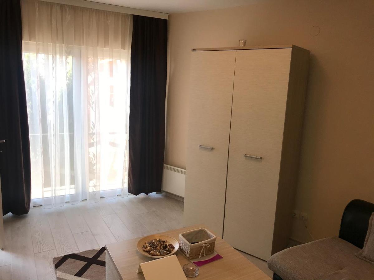 Apartament U Kraljevim Cardacima , Car 27 I 6-13